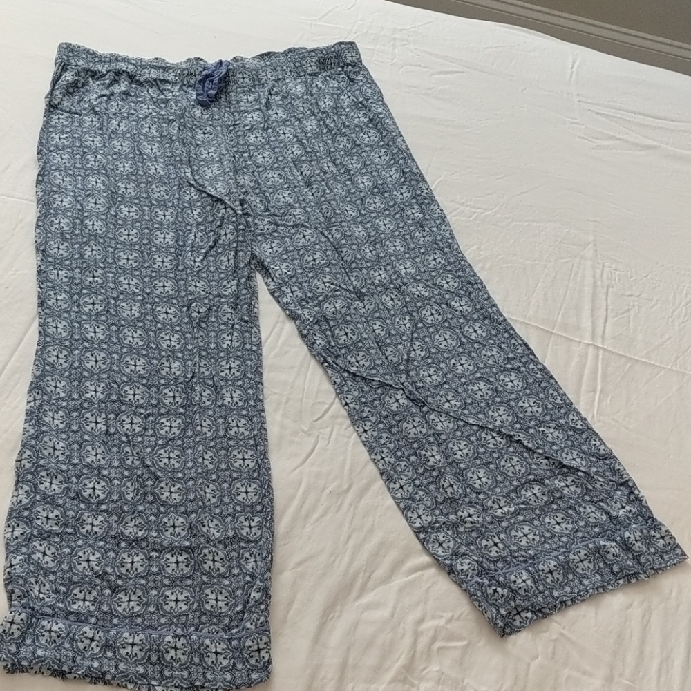 Wide-legged pajama pants